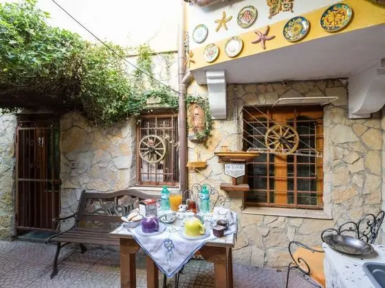 Appealing Villa in Villa San Giovanni With Garden - Yerinde Yemek
