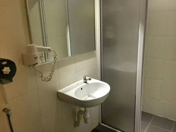 Apple 1 Hotel Gurney