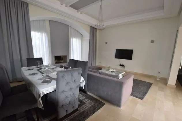 Apple Villa De Luxe 5 - Oda Düzeni