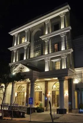 Apple Green Hotel