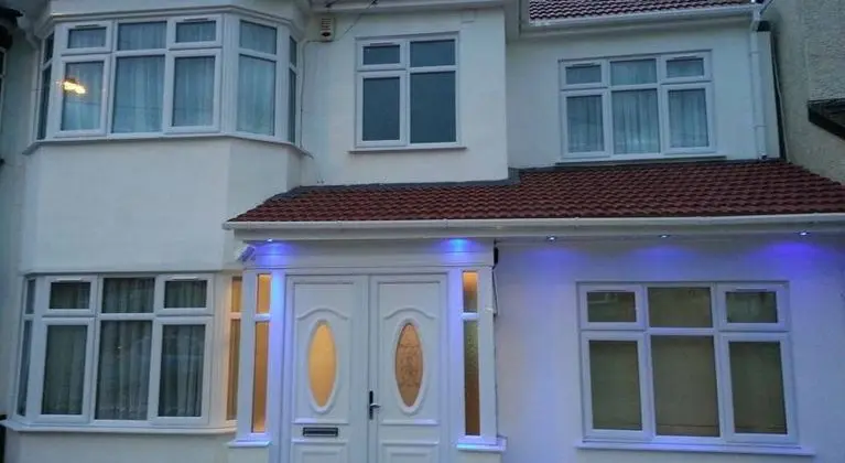 Apple House Guesthouse Wembley - Genel