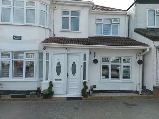 Apple House Wembley - Family Room With Shared Bathroom - Dış Mekan