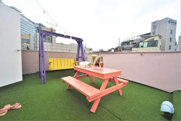 Apple Mint Party House