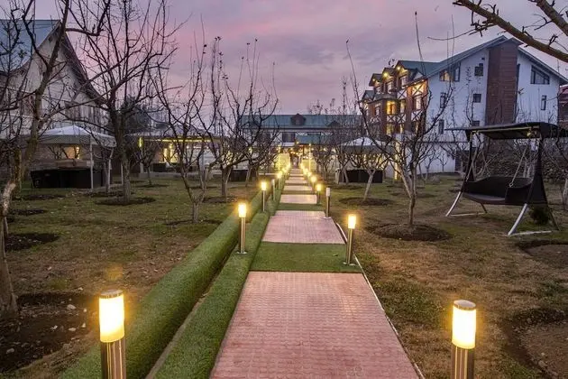 Apple Orchard Resort & Spa - Overlooking Zabarwan Mountain - Dış Mekan