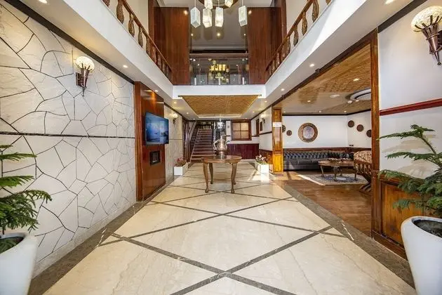 Apple Orchard Resort & Spa - Overlooking Zabarwan Mountain - Lobi