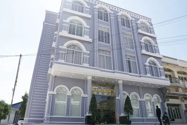 Apple Hotel Three