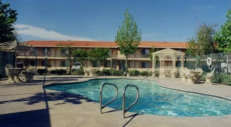 Applegate Inn