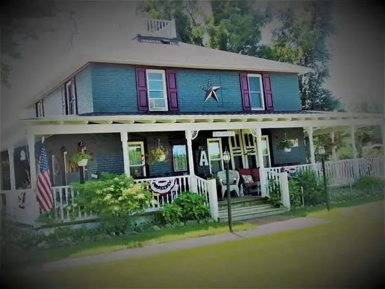 Applesauce Inn