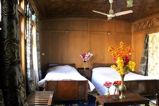 Appollo eleven group of houseboats