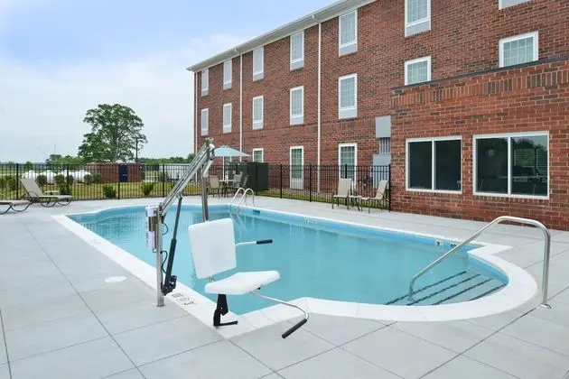 Appomattox Inn and Suites - Havuz