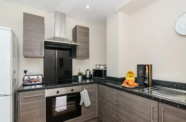 Approved Serviced Apartments Park Rise - Mutfak