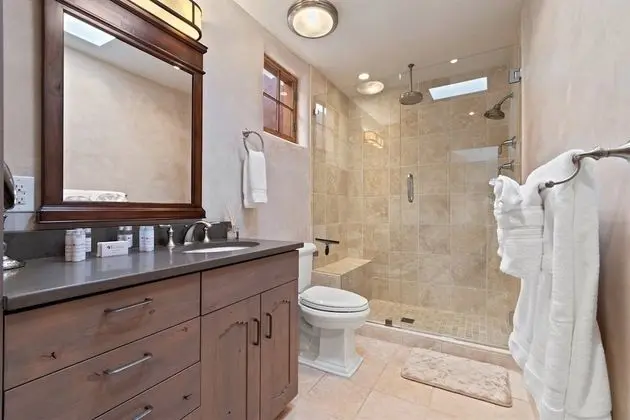 Apricot - Light-filled Modern Update to Historic Home, Walk to The Plaza and Canyon Rd - Banyo Tipleri