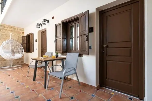 April Luxury Suites - Adults Only - İç Mekan
