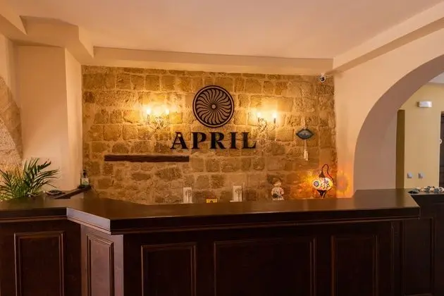 April Luxury Suites - Adults Only - Lobi