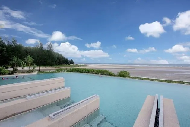 APSARA Beachfront Resort and Villa - Havuz