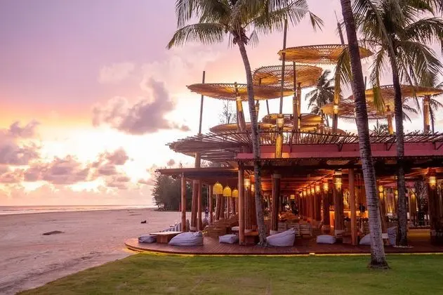 APSARA Beachfront Resort and Villa - Plaj