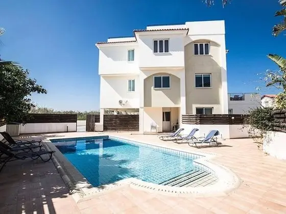 Apt Faye, Beautiful 2bdr Pernera Apartment