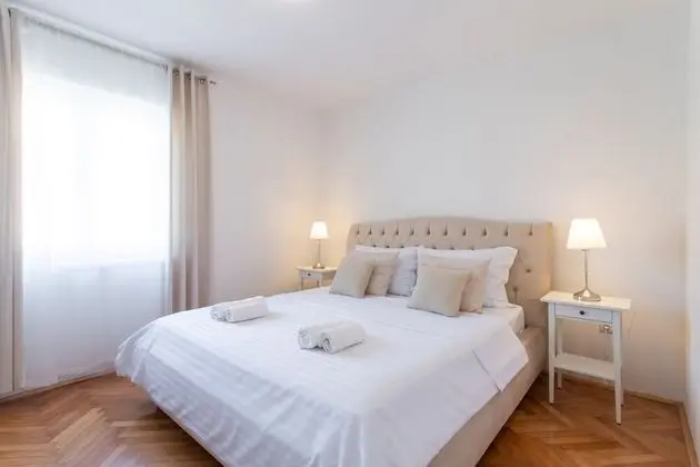 Apt Sara - Classy 100 m2 w Balcony, 2 min to Beach - Oda
