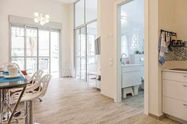 Apt Terrace & Garden - Bauhaus