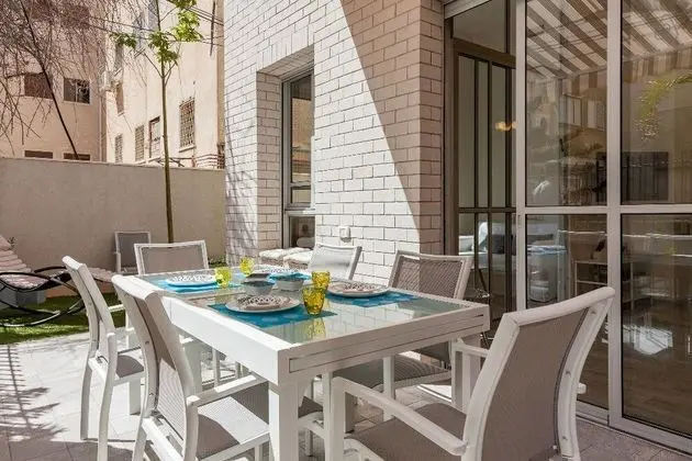 Apt Terrace & Garden - Bauhaus - Yerinde Yemek