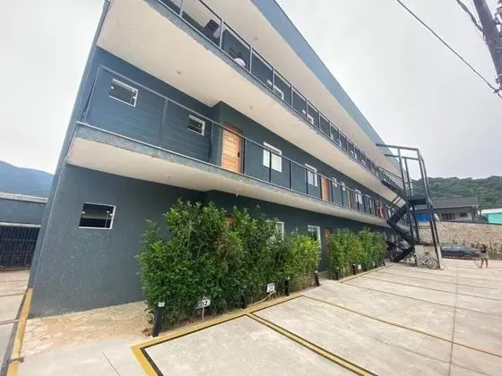 Apto novo com piscina e churrasqueira