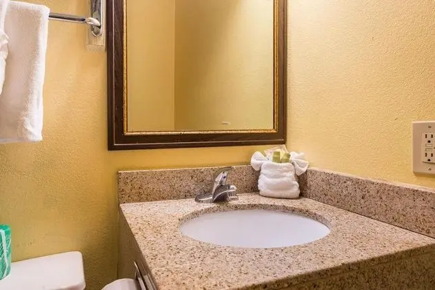 Aqua Breeze Inn