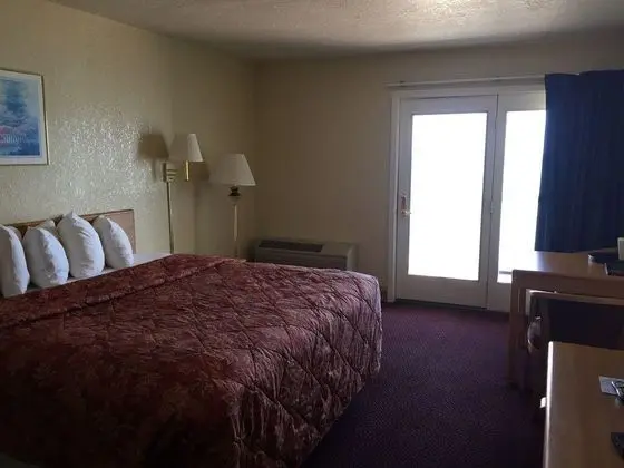 Aqua Grand Mackinaw Inn & Waterpark