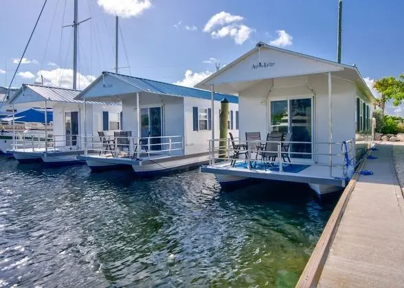Aqua Lodge Rentals At Coconut Cay