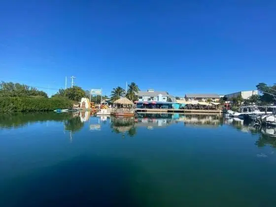 Aqua Lodges at Hurricane Hole Marina - Dış Mekan
