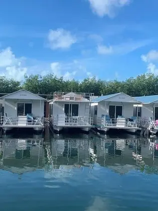 Aqua Lodges at Hurricane Hole Marina - Dış Mekan