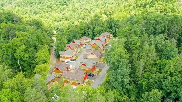 Aqua Paradise - Six Bedroom Chalet