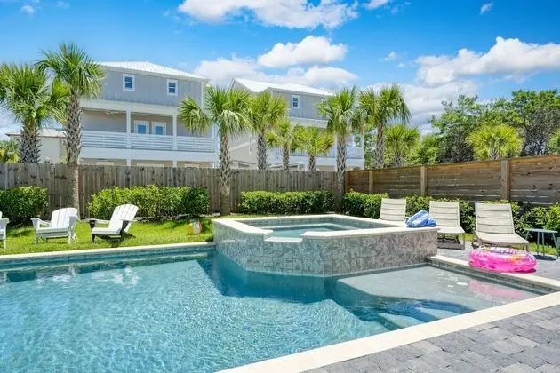 Aquamarine by Avantstay 7BR w/ Pool, Hot Tub, Outdoor Dining, BBQ & Near Beach