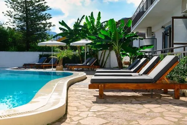 Aquarius Beach Eco-Hotel - Havuz