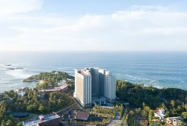 Araliya Beach Resort and Spa