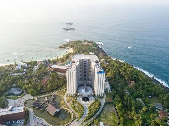 Araliya Beach Resort and Spa - Dış Mekan
