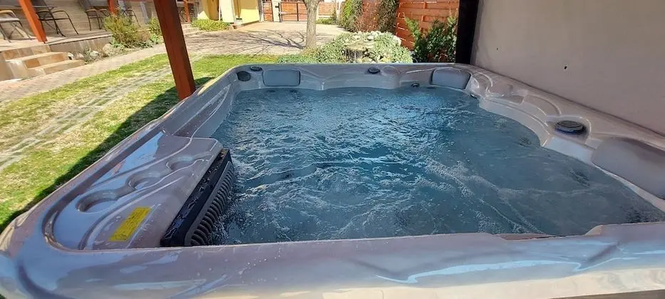 Aranyhal Apartmanház - Havuz