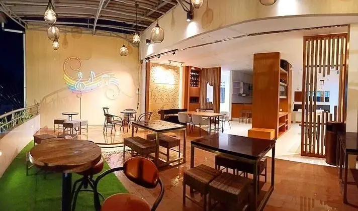 Arawa Traveller's Inn Makassar - Hostel - Yerinde Yemek