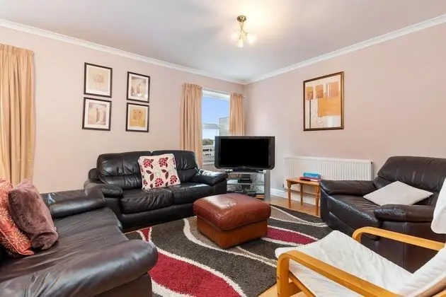 Arcadia House - Lovely Apartment Close to Beaches Harbour and Town Centre