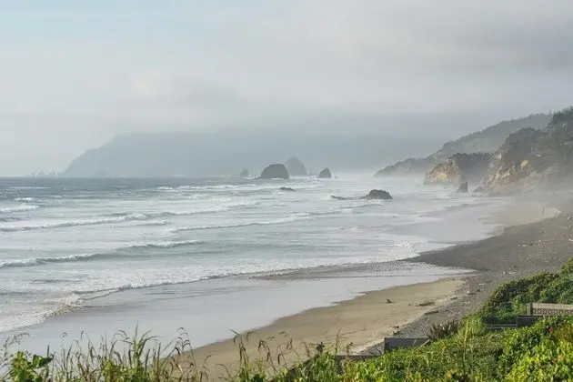 Arch Cape Escape by Avantstay Sensational Clift Top Home w/ Pacific Ocean Views - İç Mekan