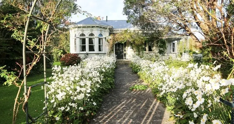 Archer House
