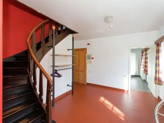 The Architecture of a Re-examined School - Lobi