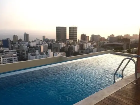 Areas Temporales - Near Larcomar Shopping Center - Havuz