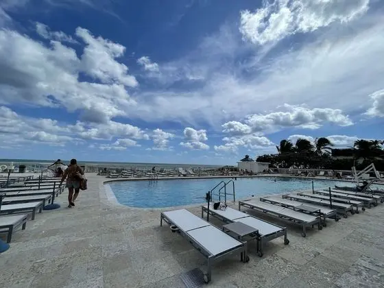 Areia Azul Aparts Miami - Havuz
