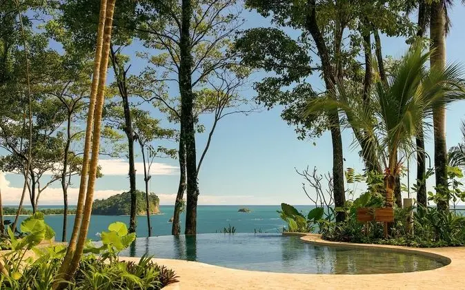 Arenas Del Mar Beachfront & Rainforest Resort