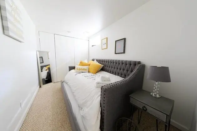 Argyle Basement Elegant 1 BR and Sofabed - Oda