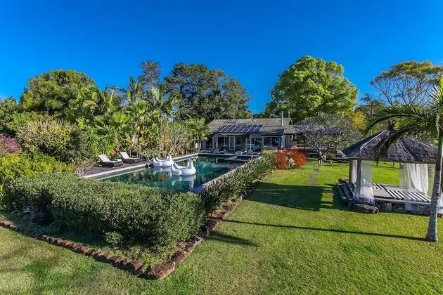 Aria - Country chic with valley views