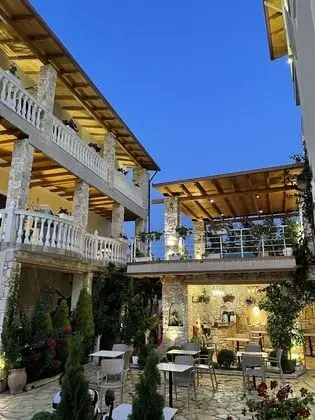 Arial Penthouse Suites