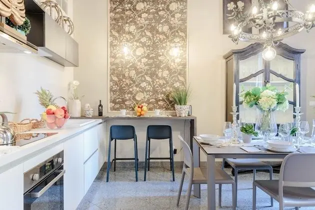 Arias Apartment in the Iconic Piazza San Michele