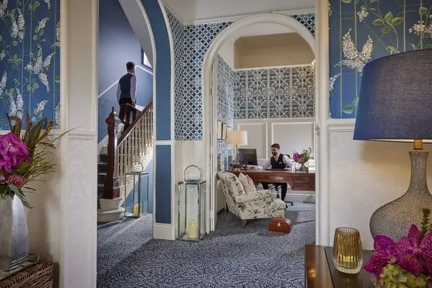 Ariel House - Lobi