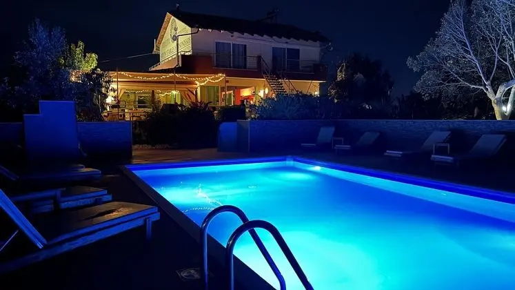 Arion Stables & Apartments - Havuz
